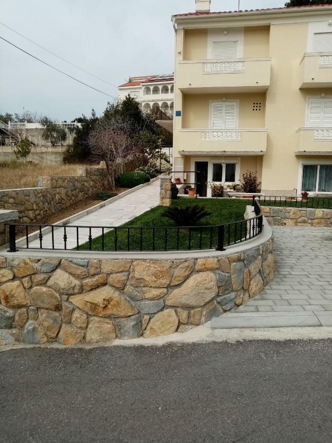 Apartments With A Parking Space Rab - 12383 Banjol 外观 照片
